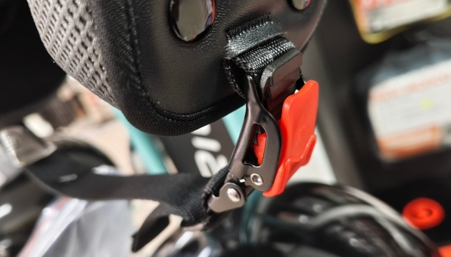 Casco Demi-Jet con Frontino Removibile e Sgancio Micrometrico